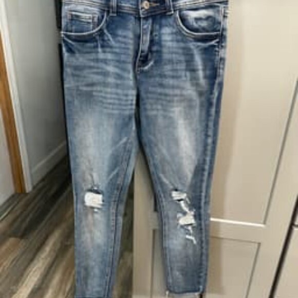 Like new condition size 25 women’s ankle skinny jeans. - Picture 3 of 7